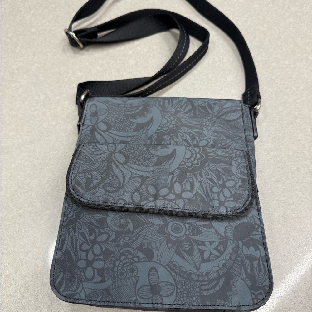 Sakroots On The Go Crossbody Bag